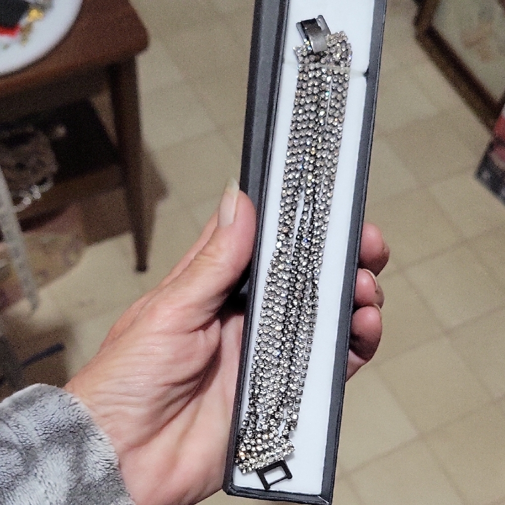 Silver Rhinestone Bracelet 7 inch